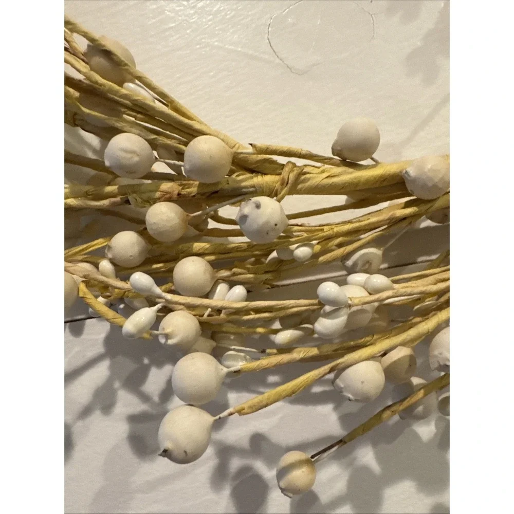 Artificial White Berry Wreath With Natural Twig Base O L A005‎